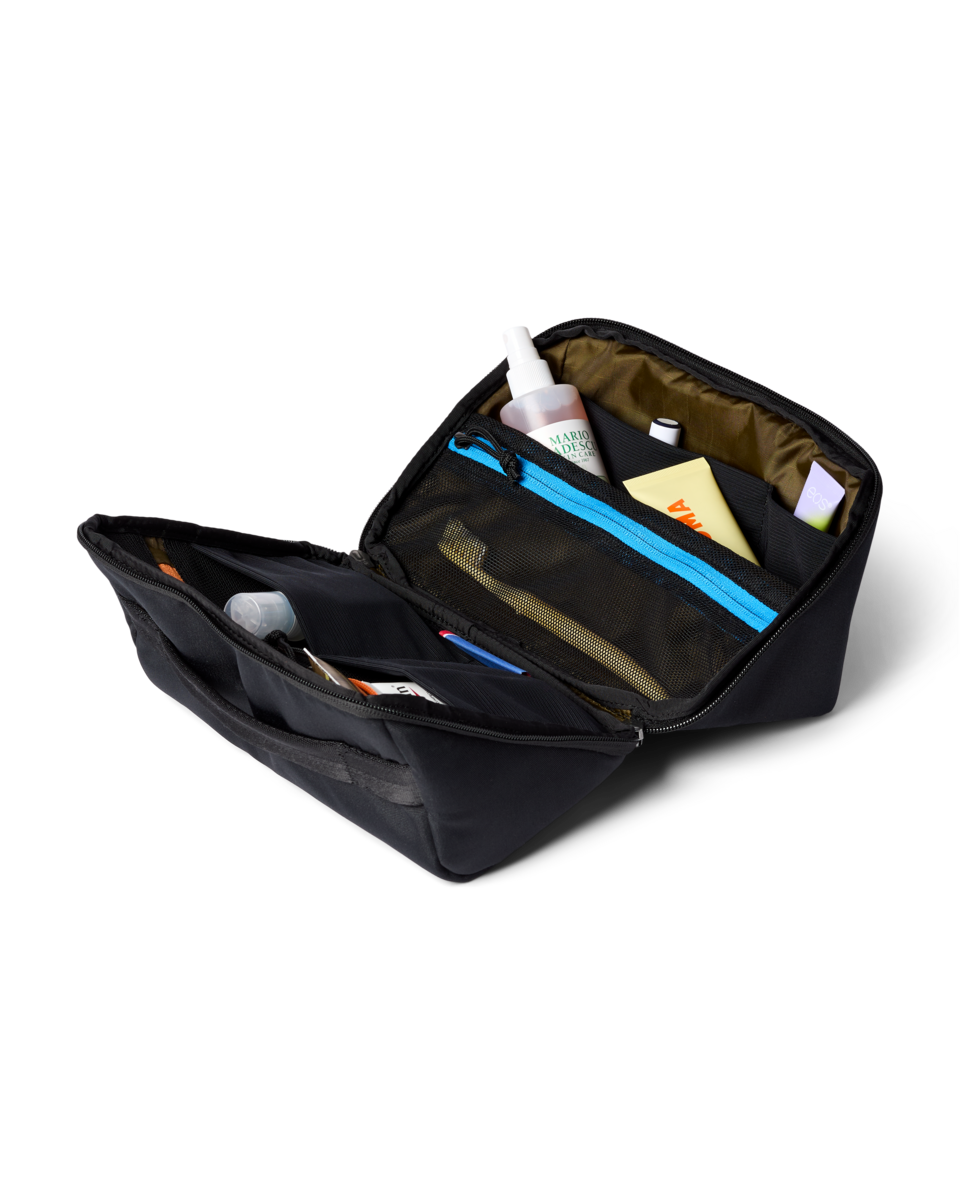 1200x1200png-S26UViajeToiletryKitCotopaxiBlack_A1.png