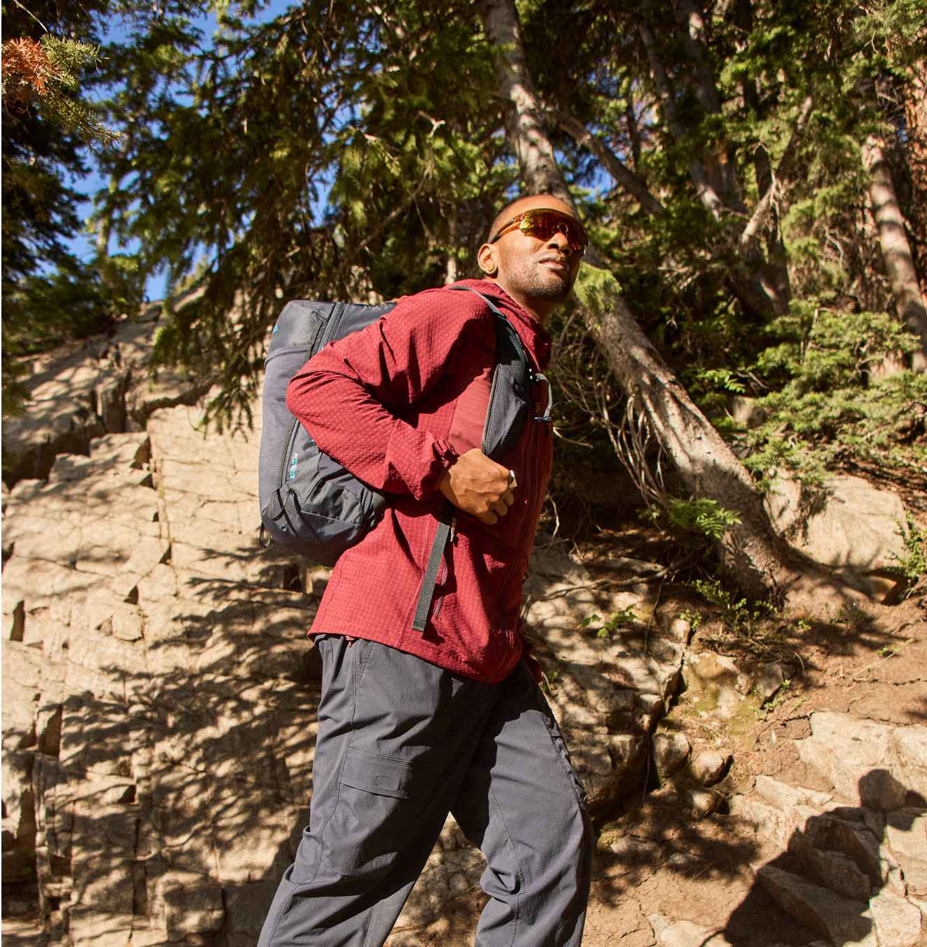2000_X_2000-F25_Fall_Layers_Travel_Ready_8U6A5213.png