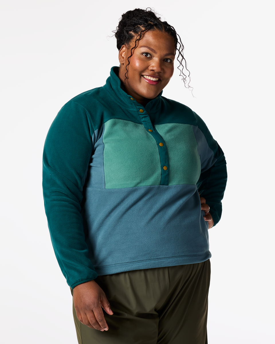 f26-p-encima-fleece-pullover-plus-size-deep-ocean-and-oasis-01-r.png