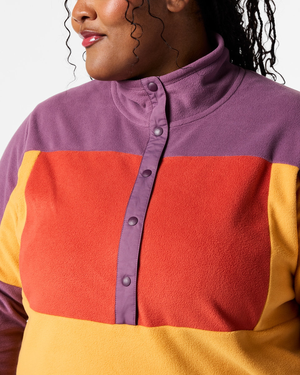 f26-p-encima-fleece-pullover-plus-size-mystic-and-honeycomb-05-r.png
