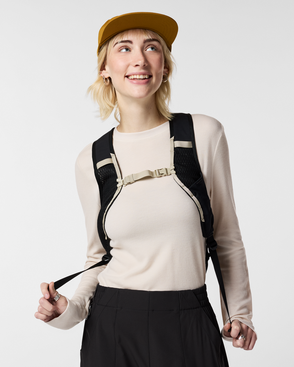 f26-u-empacable-16l-daypack-cotopaxi-black-01-r.png