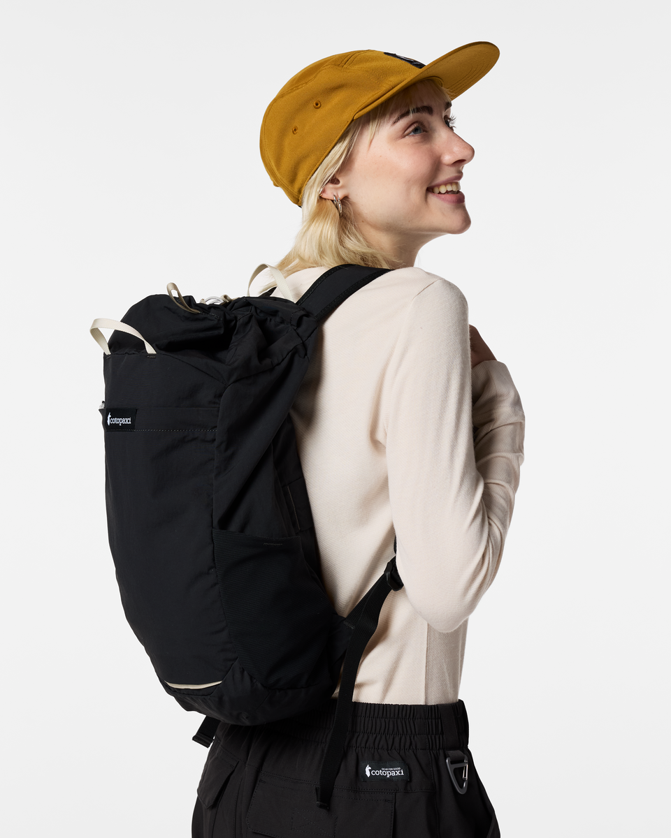f26-u-empacable-16l-daypack-cotopaxi-black-03-r.png