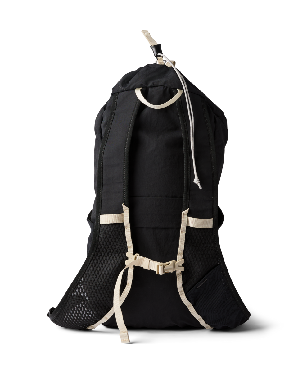 f26-u-empacable-16l-daypack-cotopaxi-black-b-r.png
