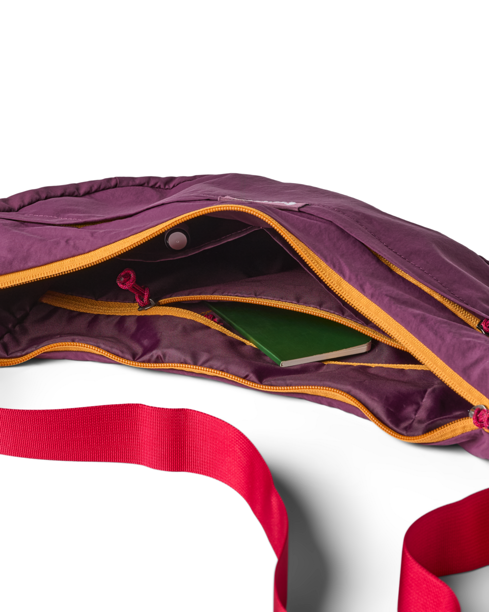 f26-u-empacable-6l-crescent-bag-acai-a2-r.png