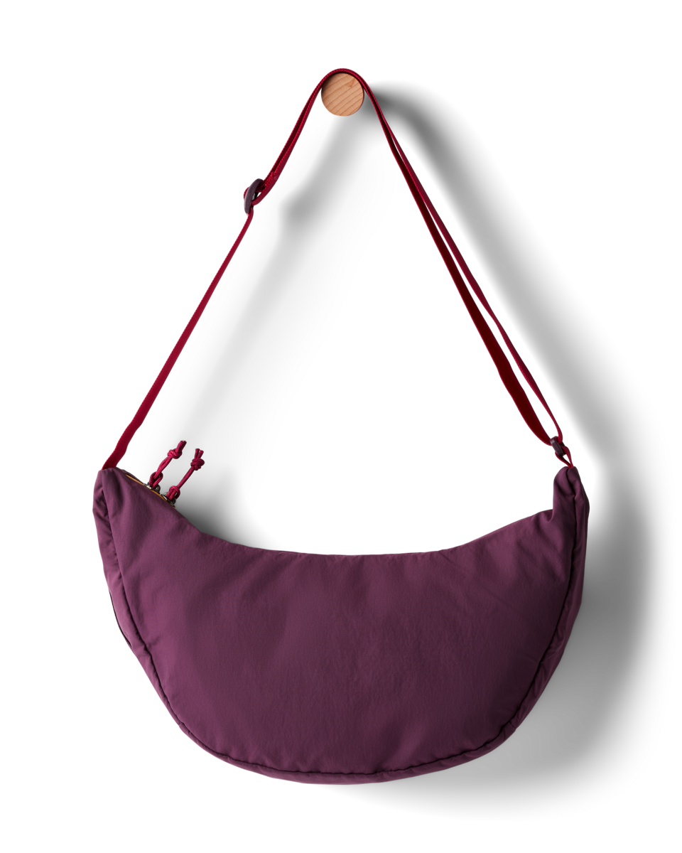 f26-u-empacable-6l-crescent-bag-acai-b-r.png