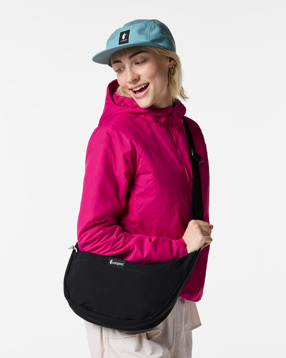 f26-u-empacable-6l-crescent-bag-cotopaxi-black-01-r.png