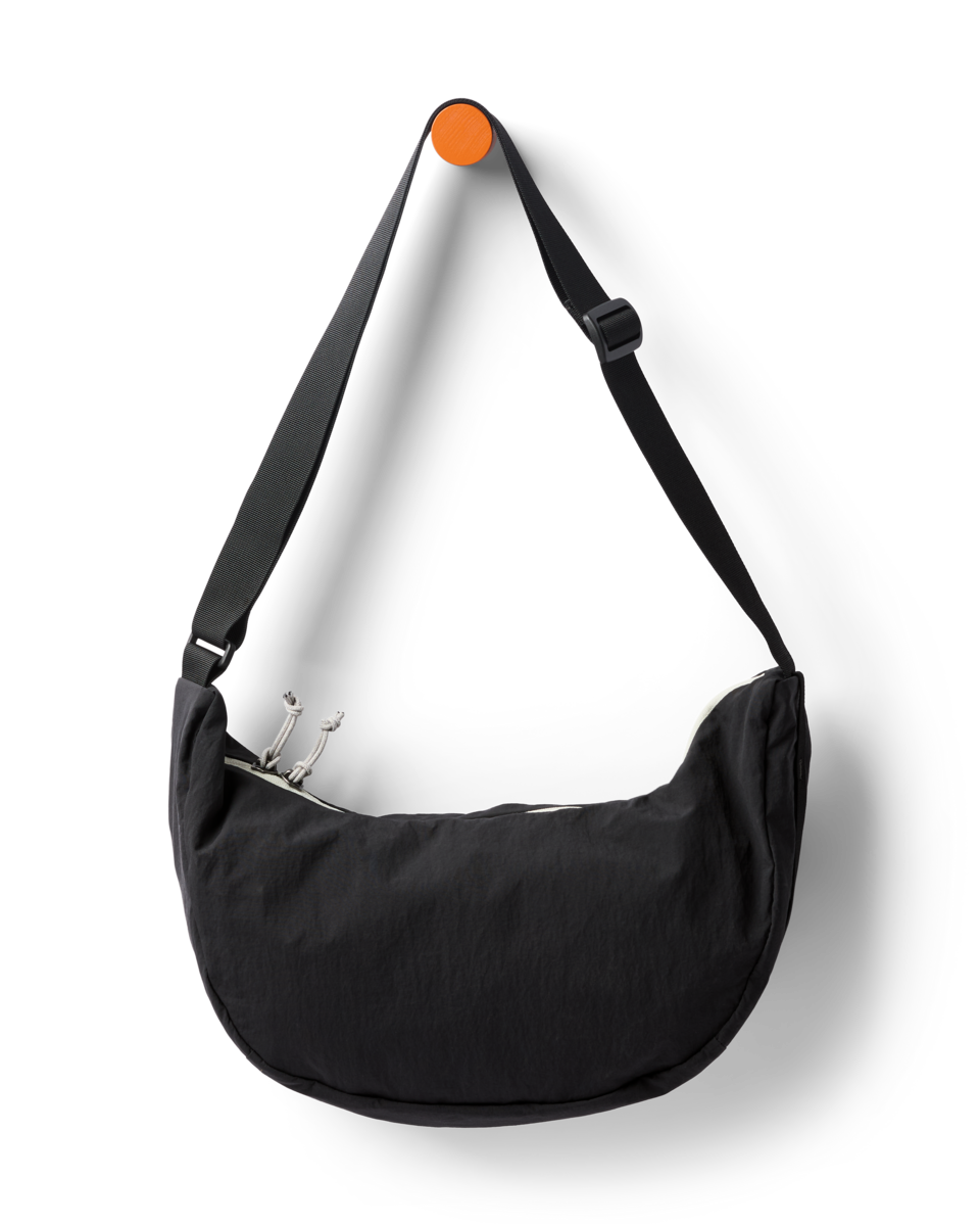 f26-u-empacable-6l-crescent-bag-cotopaxi-black-b-r.png