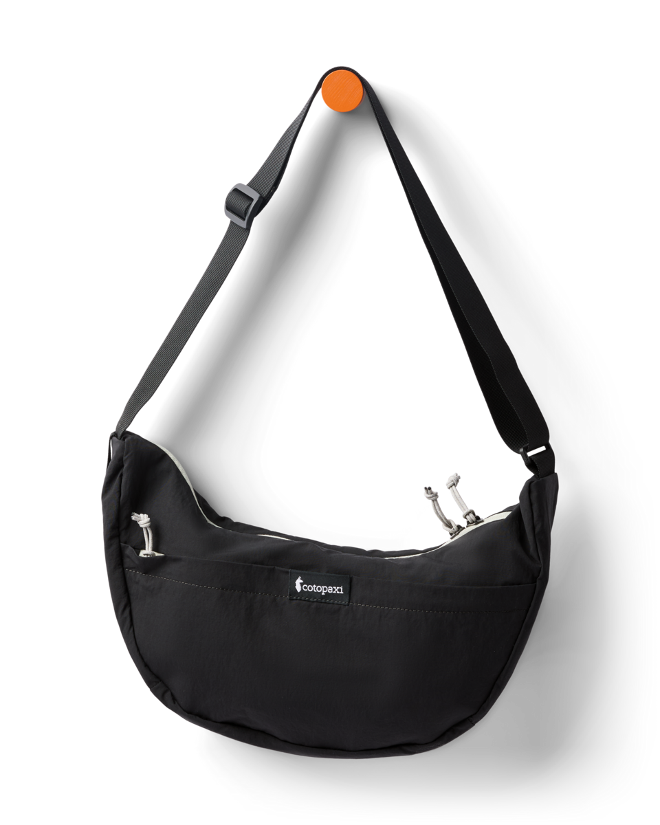 f26-u-empacable-6l-crescent-bag-cotopaxi-black-f-r.png