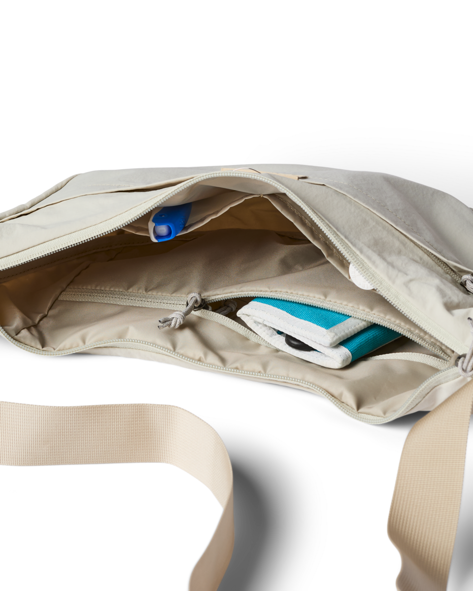 f26-u-empacable-6l-crescent-bag-mineral-a2-r.png