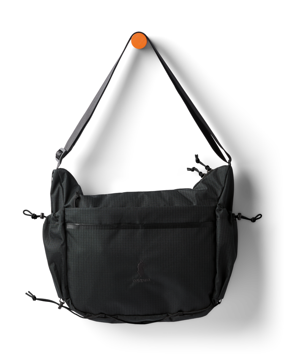 f26-u-viaje-12l-shoulder-bag-cotopaxi-black-f-c-r.png