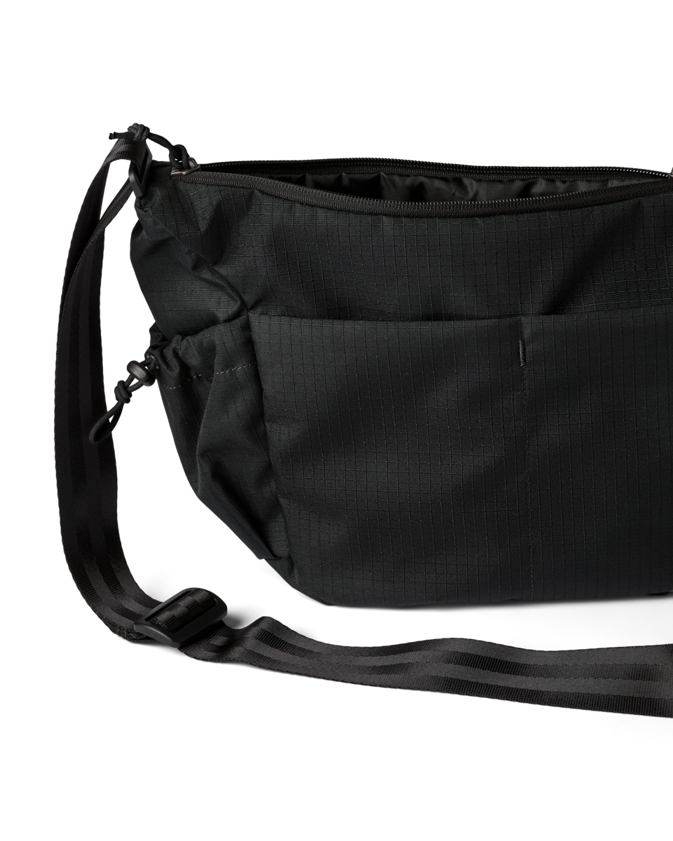 f26-u-viaje-9l-shoulder-bag-cotopaxi-black-a2-c-r.png