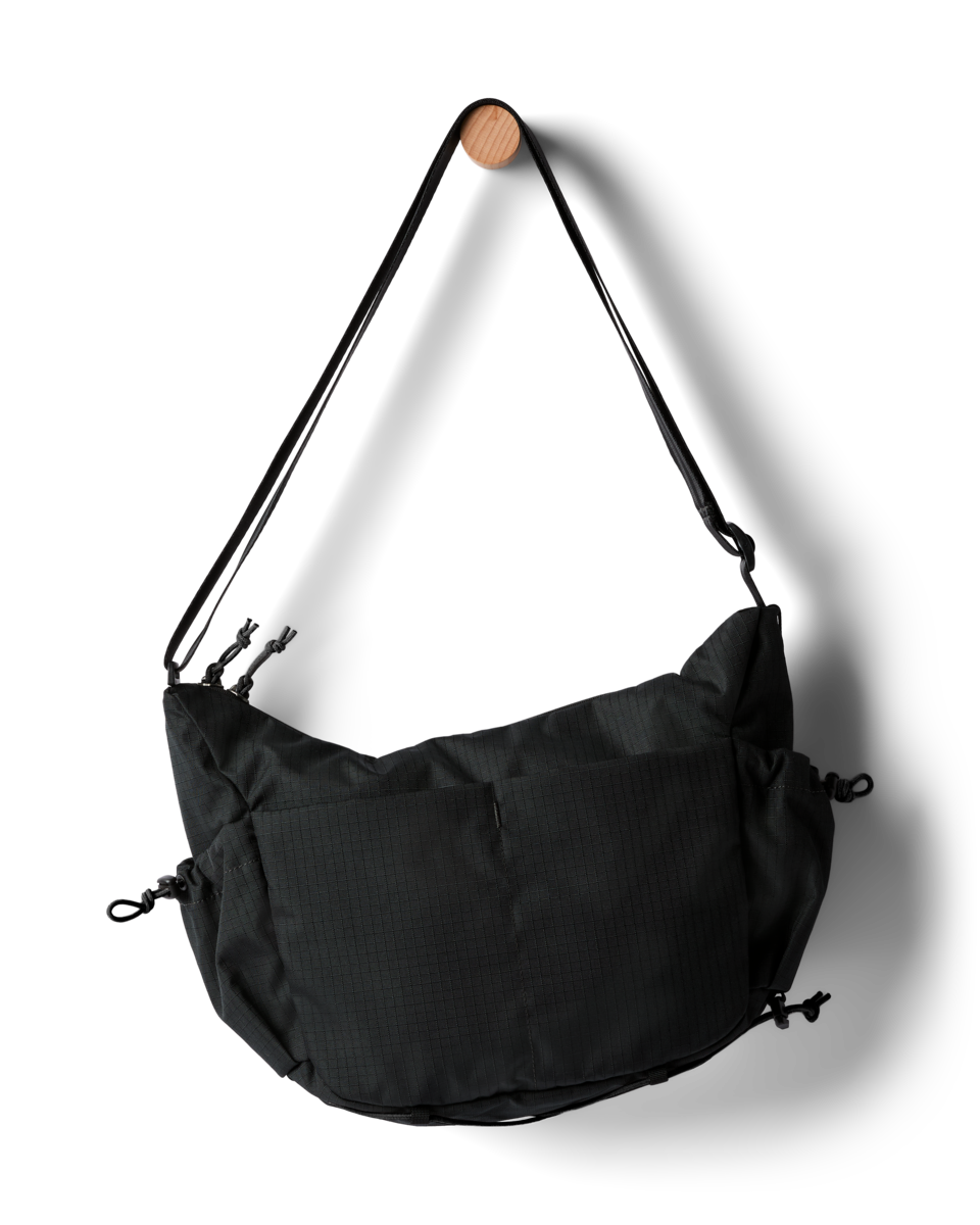 f26-u-viaje-9l-shoulder-bag-cotopaxi-black-b-c-r.png
