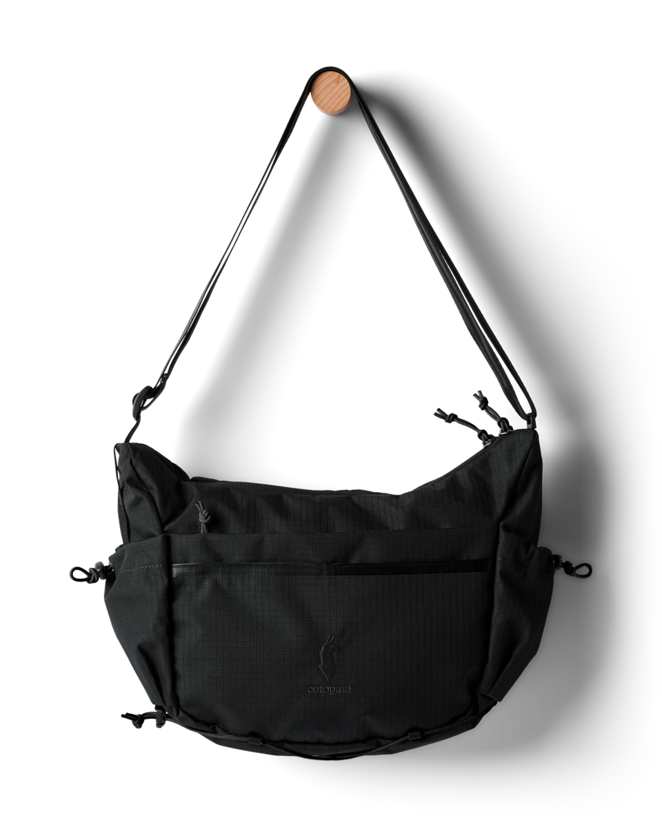 f26-u-viaje-9l-shoulder-bag-cotopaxi-black-f-c-r.png