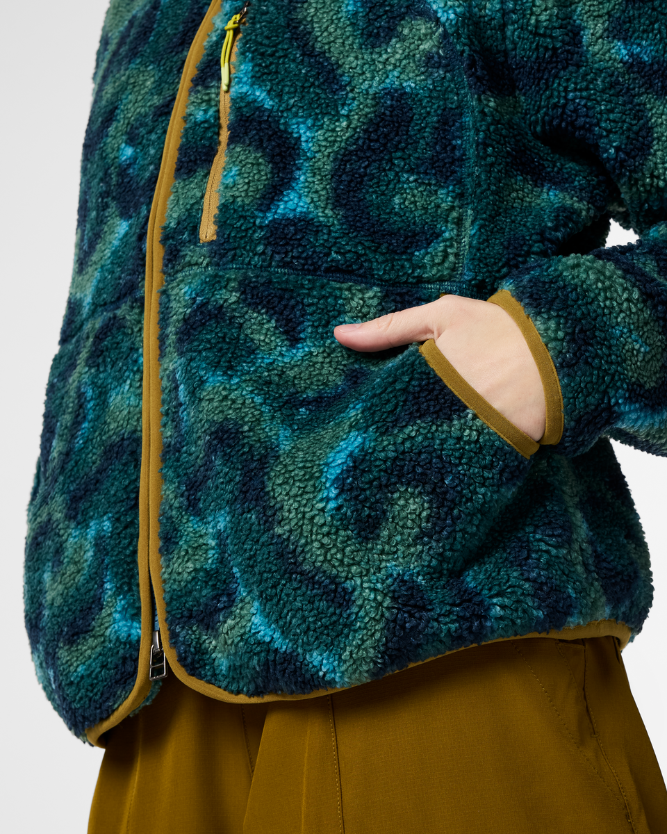 f26-w-amigazo-fleece-jacket-brush-clouds-oasis-04-r.png