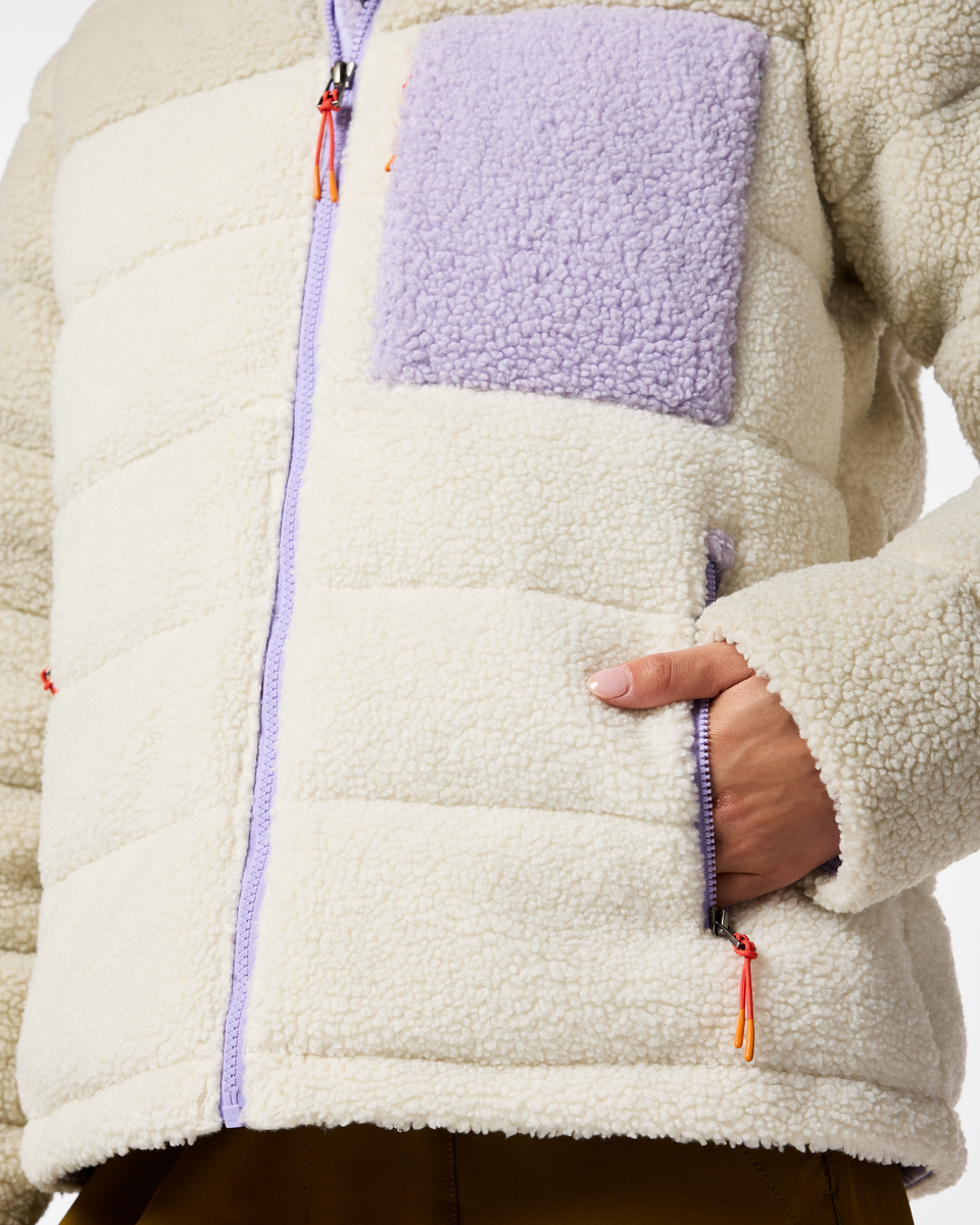 f26-w-amigazo-max-down-jacket-mineral-and-chalk-04-r.png