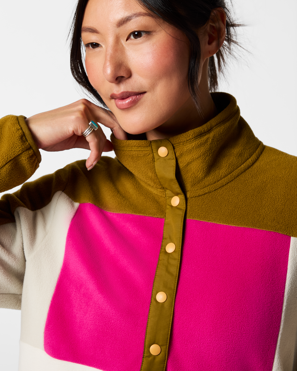 f26-w-encima-fleece-pullover-log-cabin-and-chalk-05-r.png