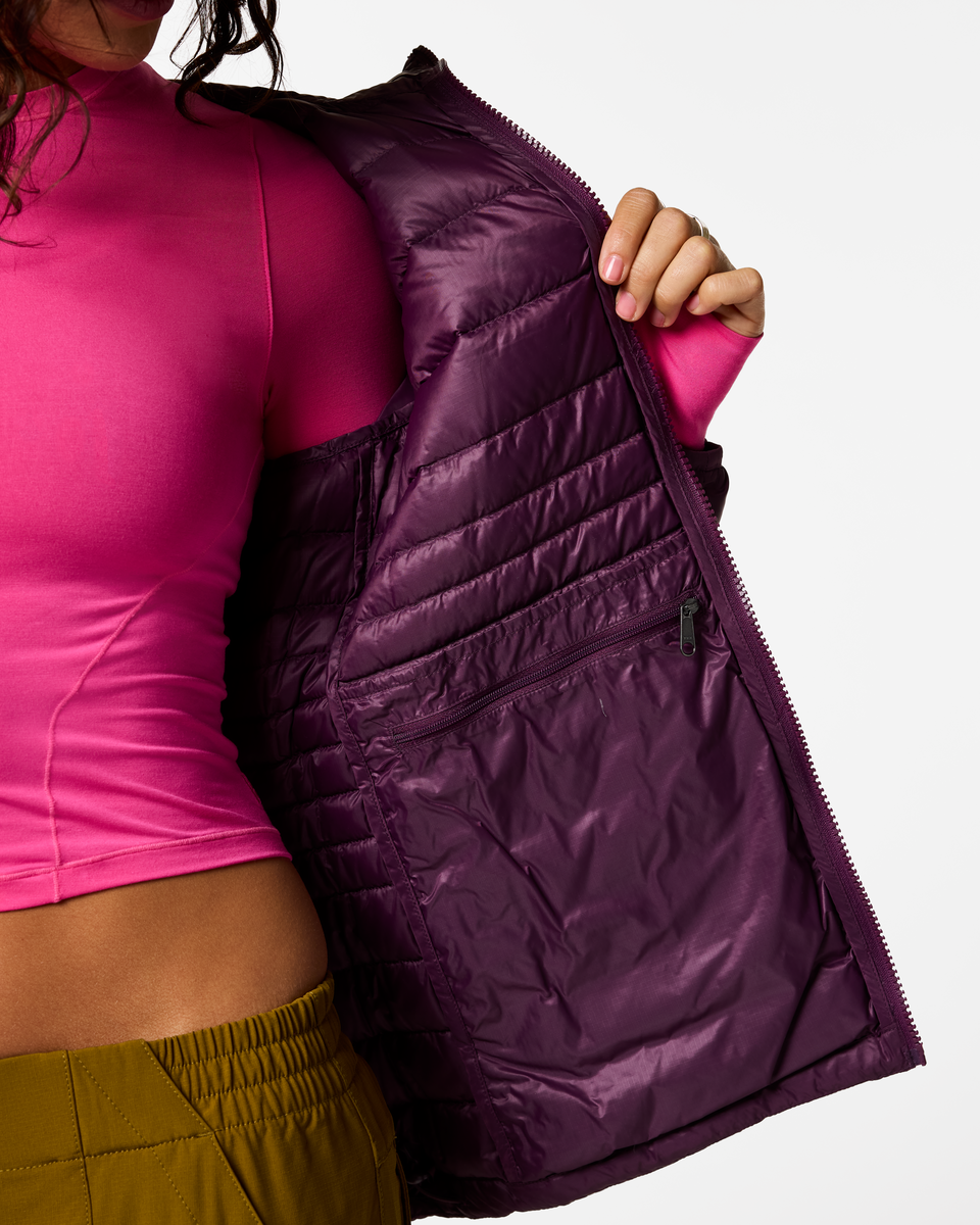 f26-w-fuego-down-hooded-jacket-acai-stripes-07-r.png