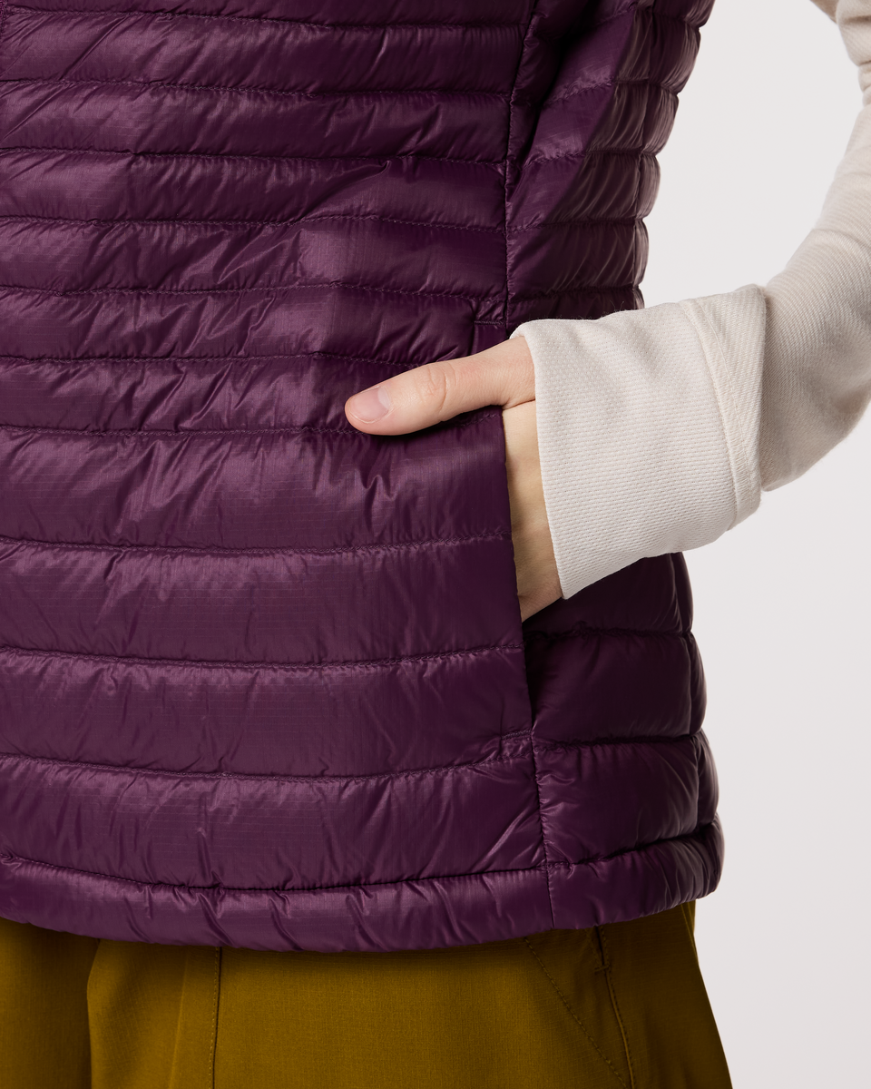 f26-w-fuego-down-vest-acai-stripes-04-r.png