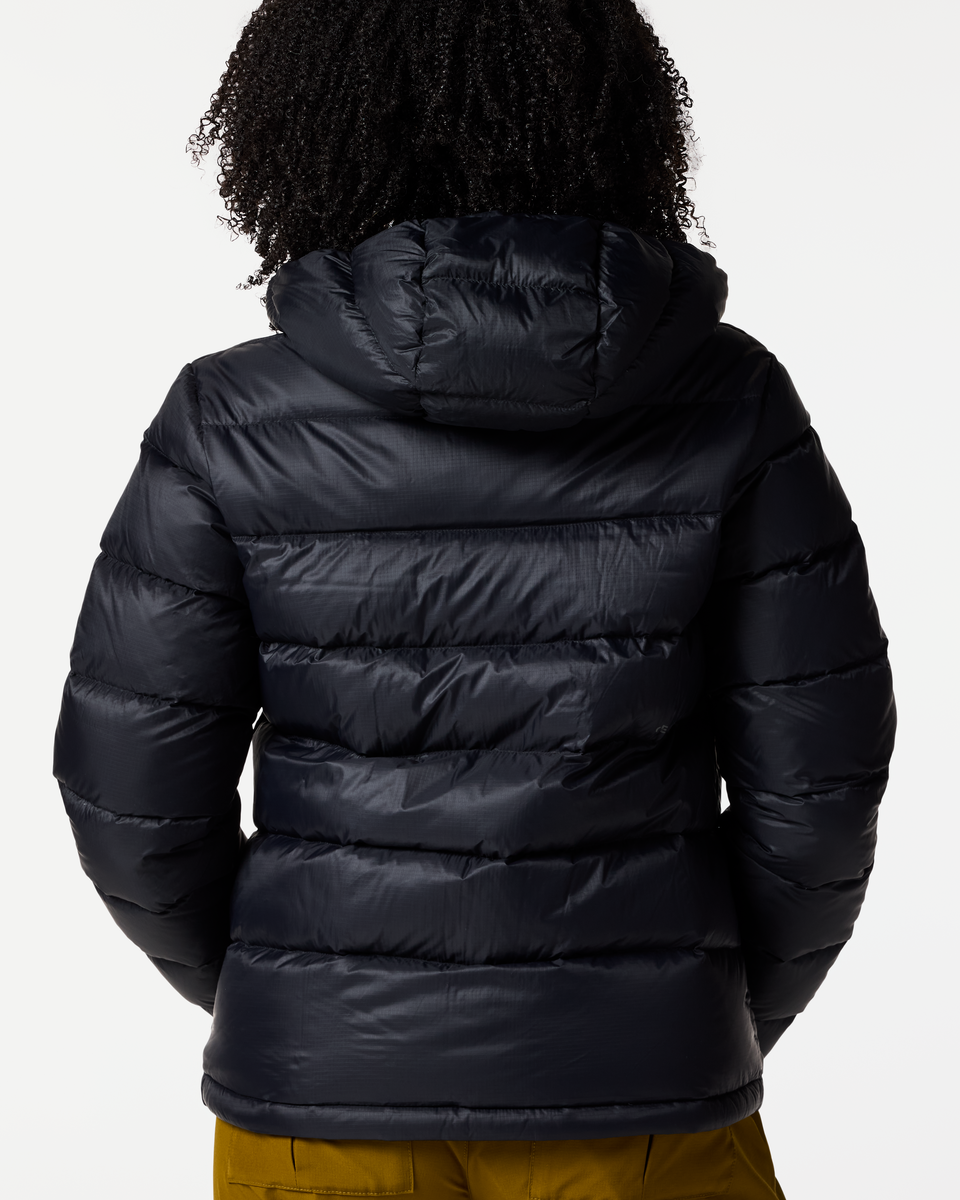 f26-w-fuego-max-down-hooded-jacket-cotopaxi-black-02-r.png