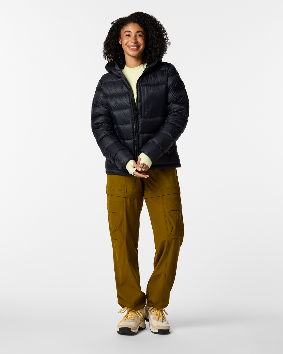 f26-w-fuego-max-down-hooded-jacket-cotopaxi-black-03-r.png