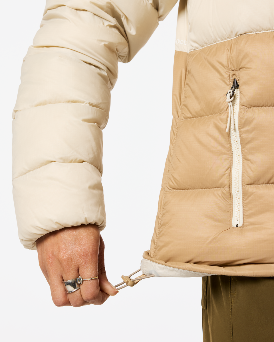 f26-w-fuego-max-down-hooded-jacket-cream-and-khaki-05-r.png