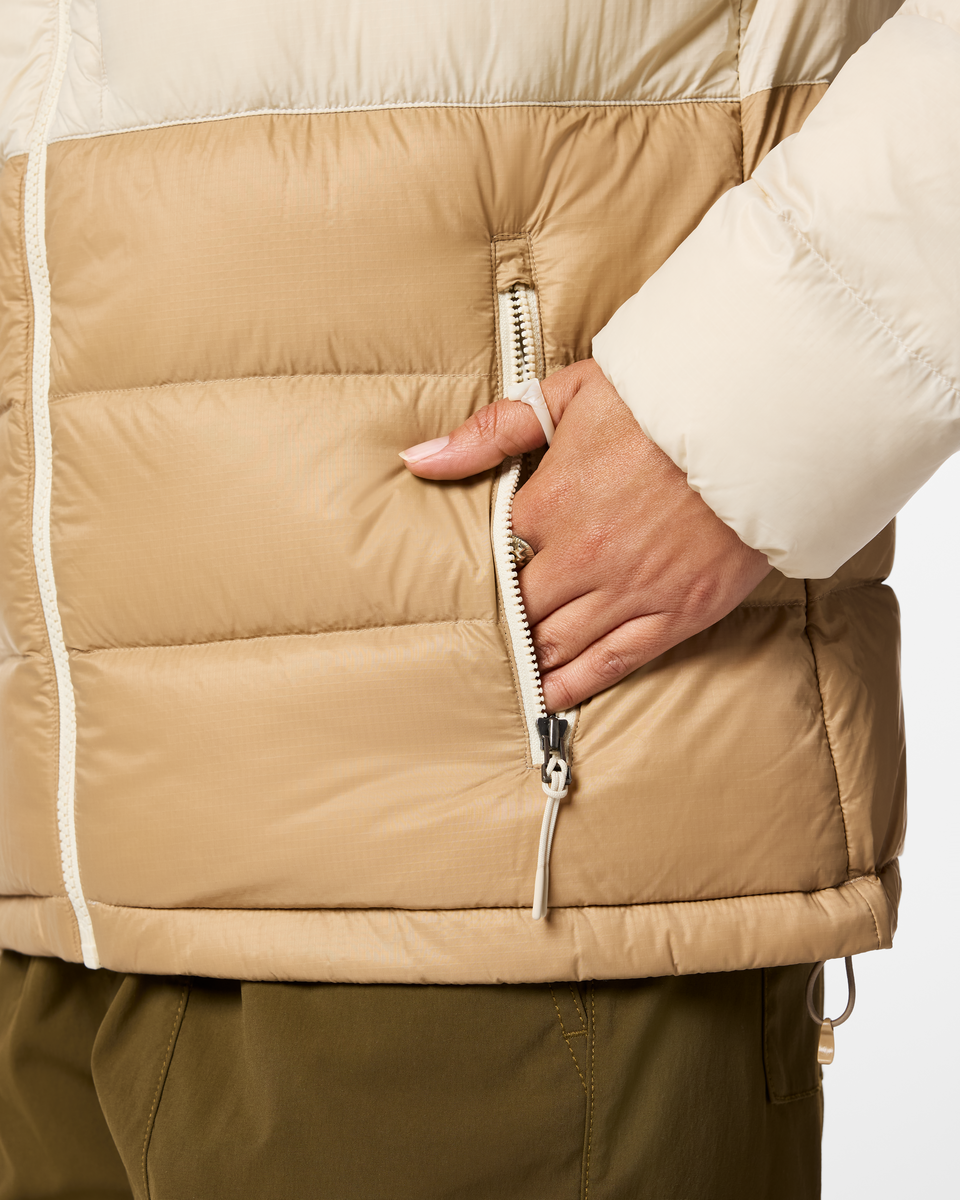 f26-w-fuego-max-down-hooded-jacket-cream-and-khaki-06-r.png