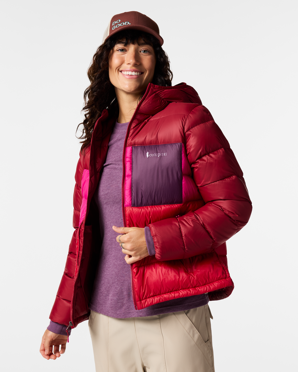 f26-w-fuego-max-down-hooded-jacket-crimson-pitaya-and-spicy-01-r.png