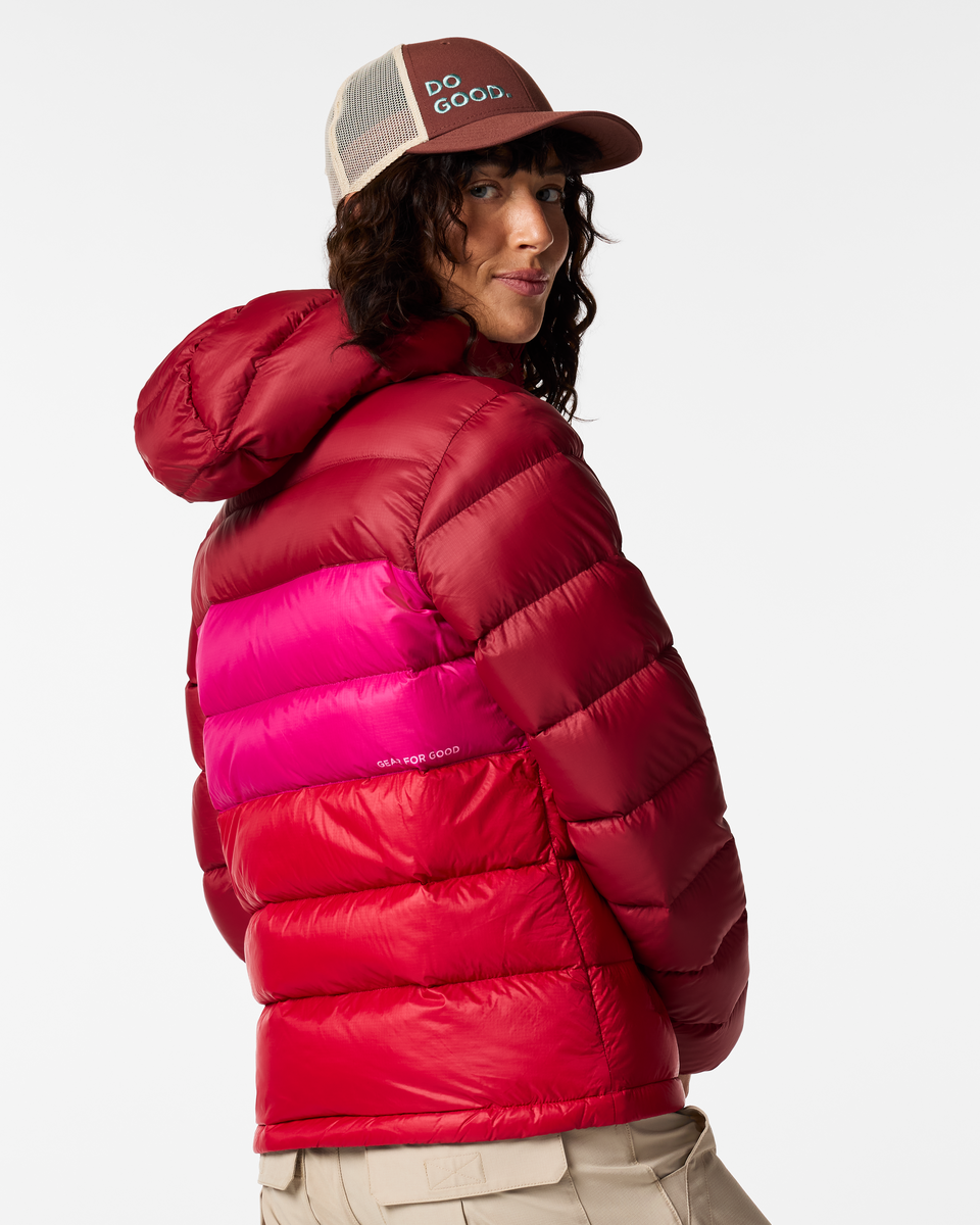 f26-w-fuego-max-down-hooded-jacket-crimson-pitaya-and-spicy-02-r.png