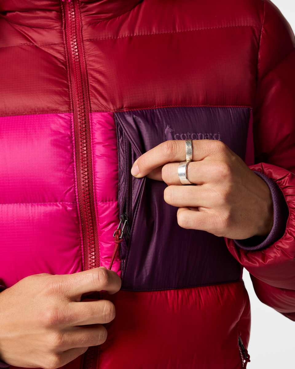 f26-w-fuego-max-down-hooded-jacket-crimson-pitaya-and-spicy-05-r.png