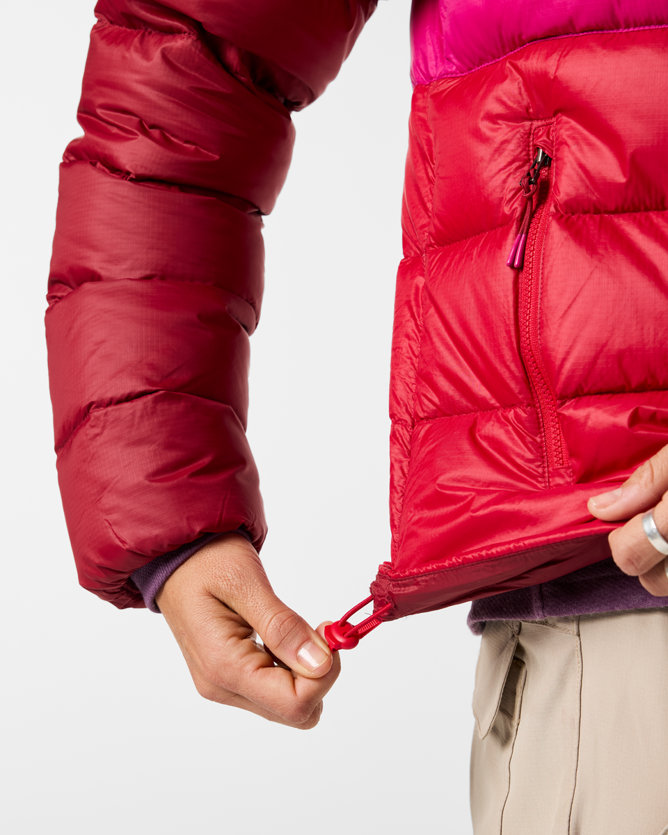 f26-w-fuego-max-down-hooded-jacket-crimson-pitaya-and-spicy-06-r.png