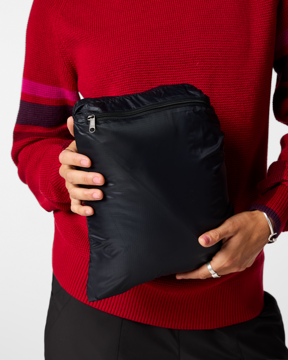 f26-w-fuego-max-down-vest-cotopaxi-black-09-r.png