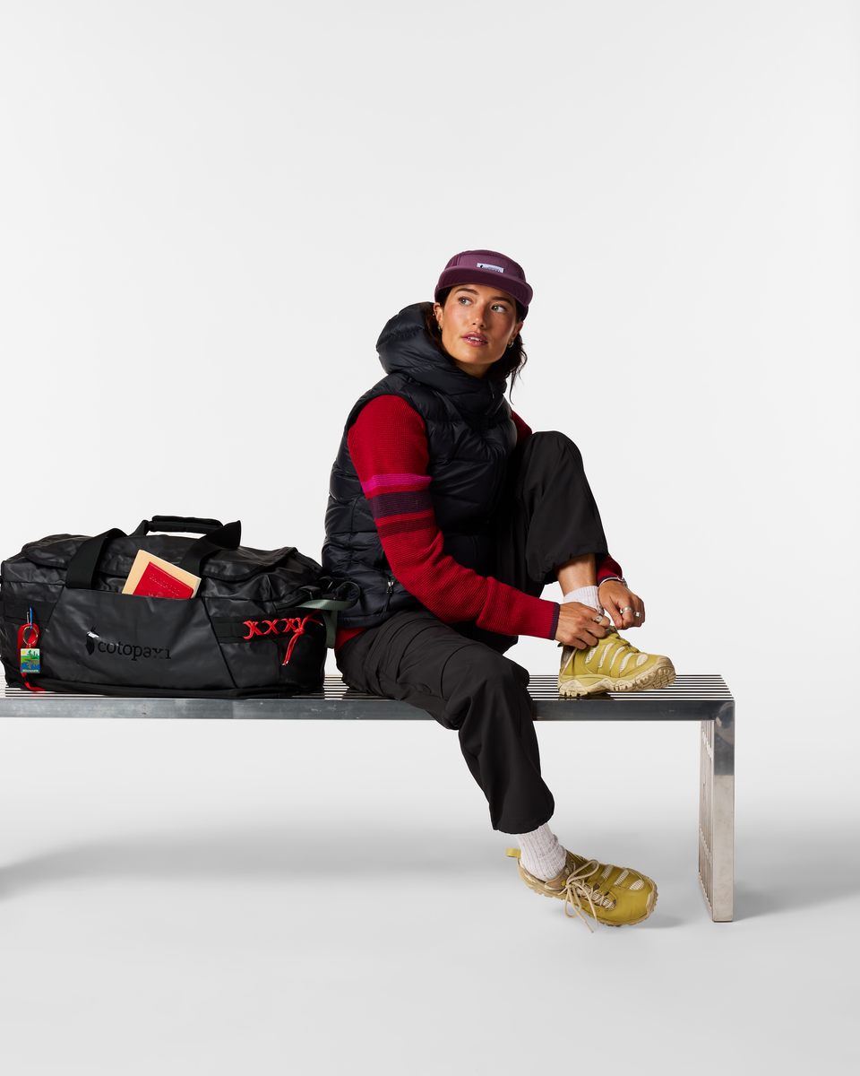 f26-w-fuego-max-down-vest-cotopaxi-black-12-r.png