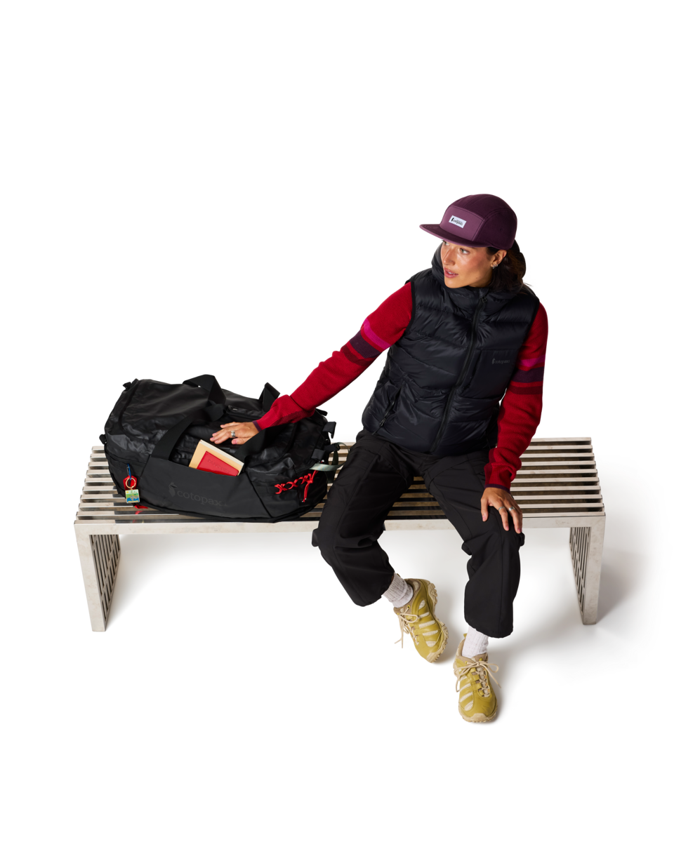 f26-w-fuego-max-down-vest-cotopaxi-black-13-r.png
