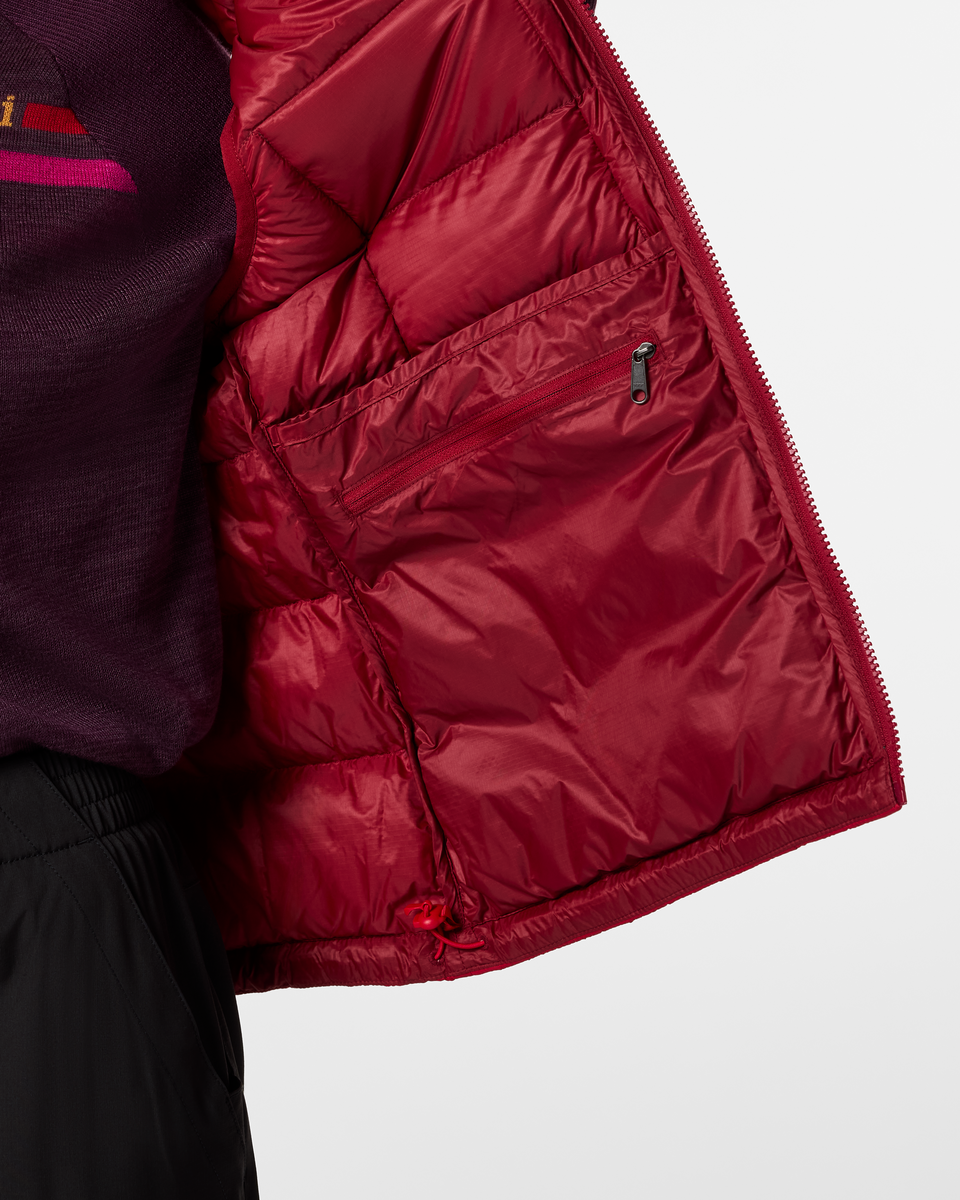 f26-w-fuego-max-down-vest-crimson-pitaya-and-spicy-08-r.png
