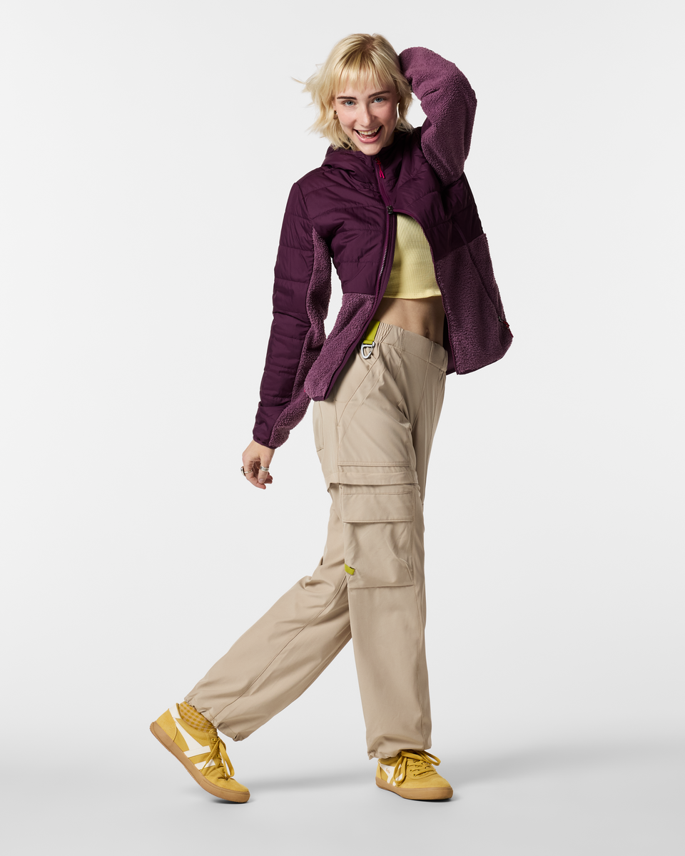 f26-w-trico-2.0-hybrid-jacket-acai-and-mystic-03-r.png