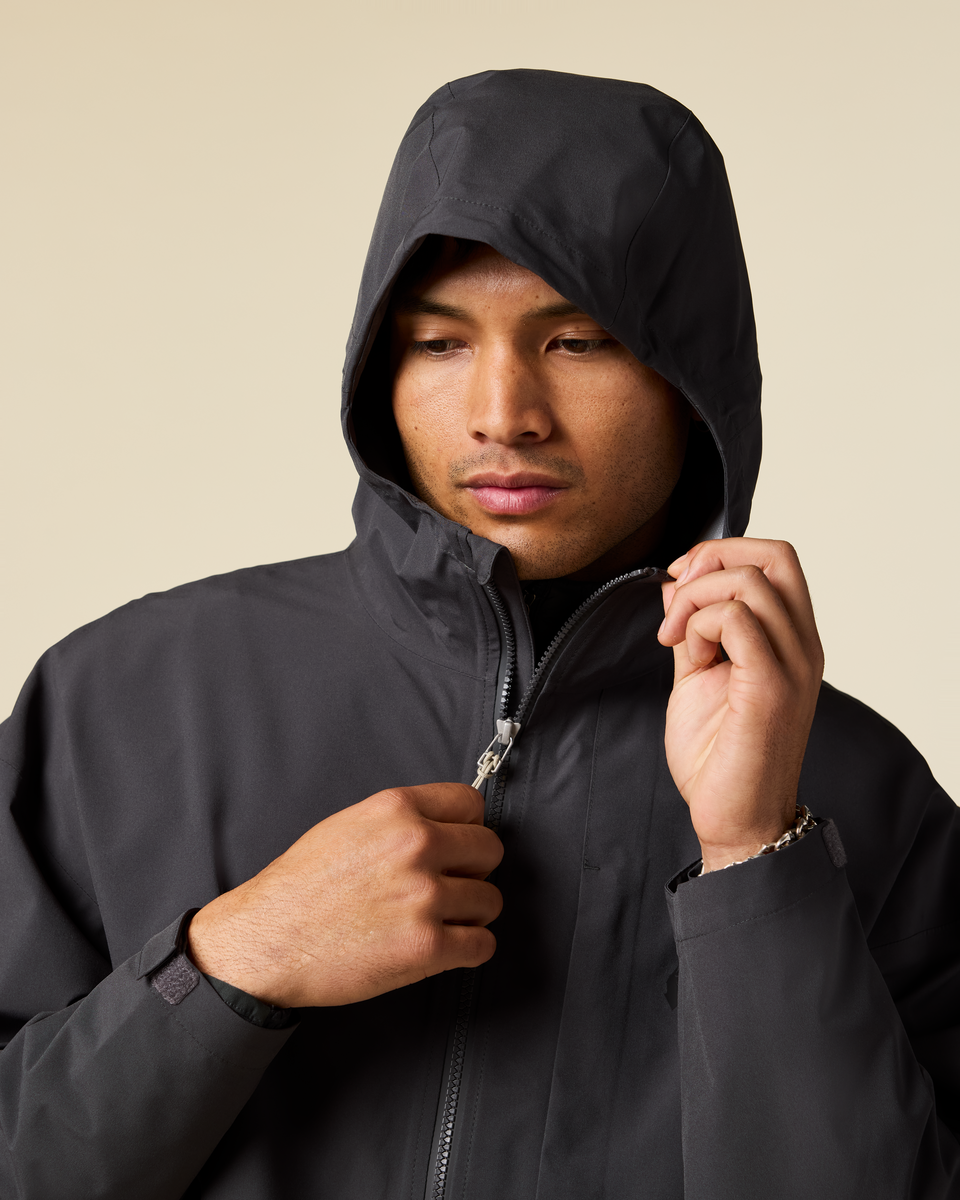 s26-m-cielo-rain-jacket-charcoal-and-cinder-05.png