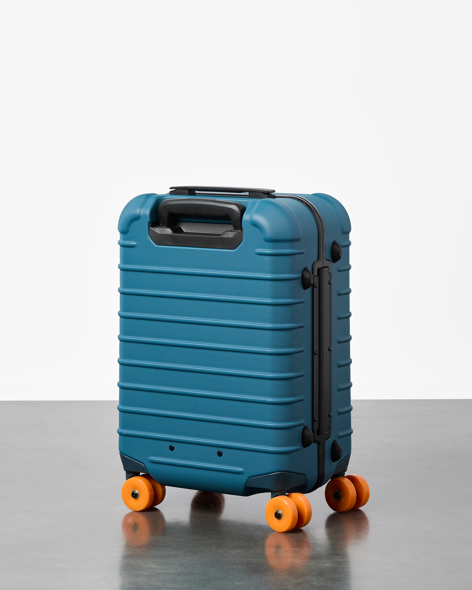 s26-u-coraza-suitcase-carry-on-blue-spruce-b.png