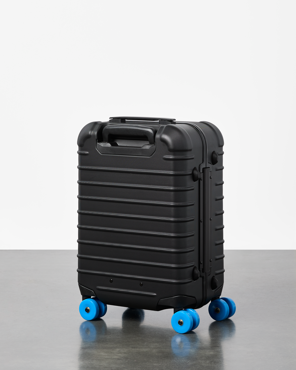 s26-u-coraza-suitcase-carry-on-cotopaxi-black-b.png