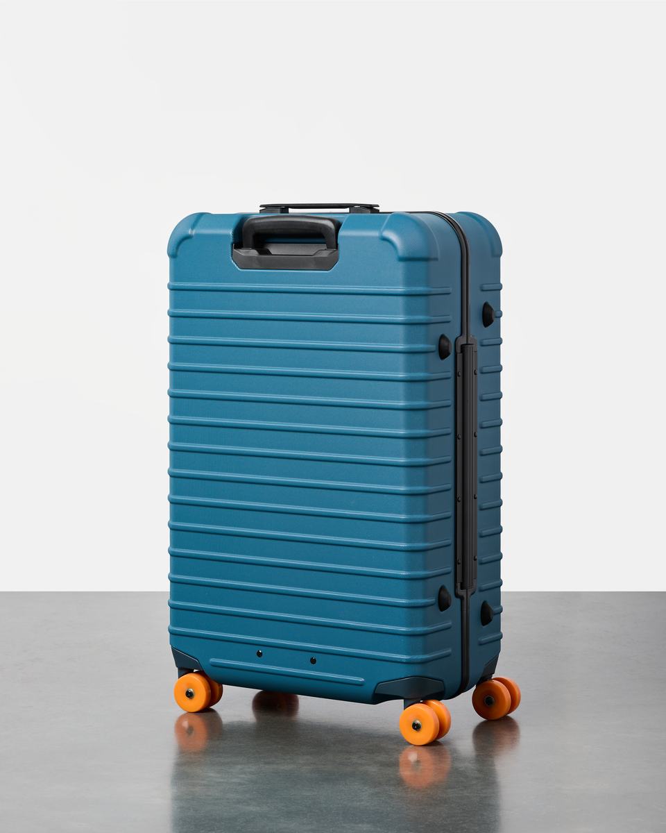 s26-u-coraza-suitcase-medium-checked-blue-spruce-b.png