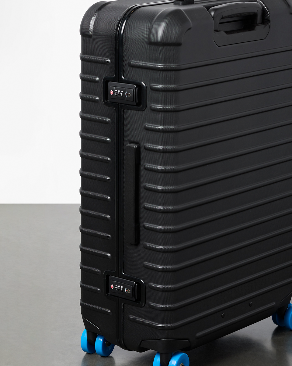s26-u-coraza-suitcase-medium-checked-cotopaxi-black-a1.png