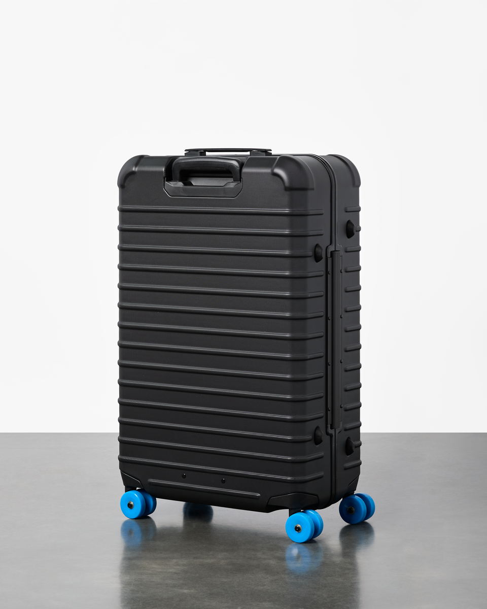 s26-u-coraza-suitcase-medium-checked-cotopaxi-black-b.png