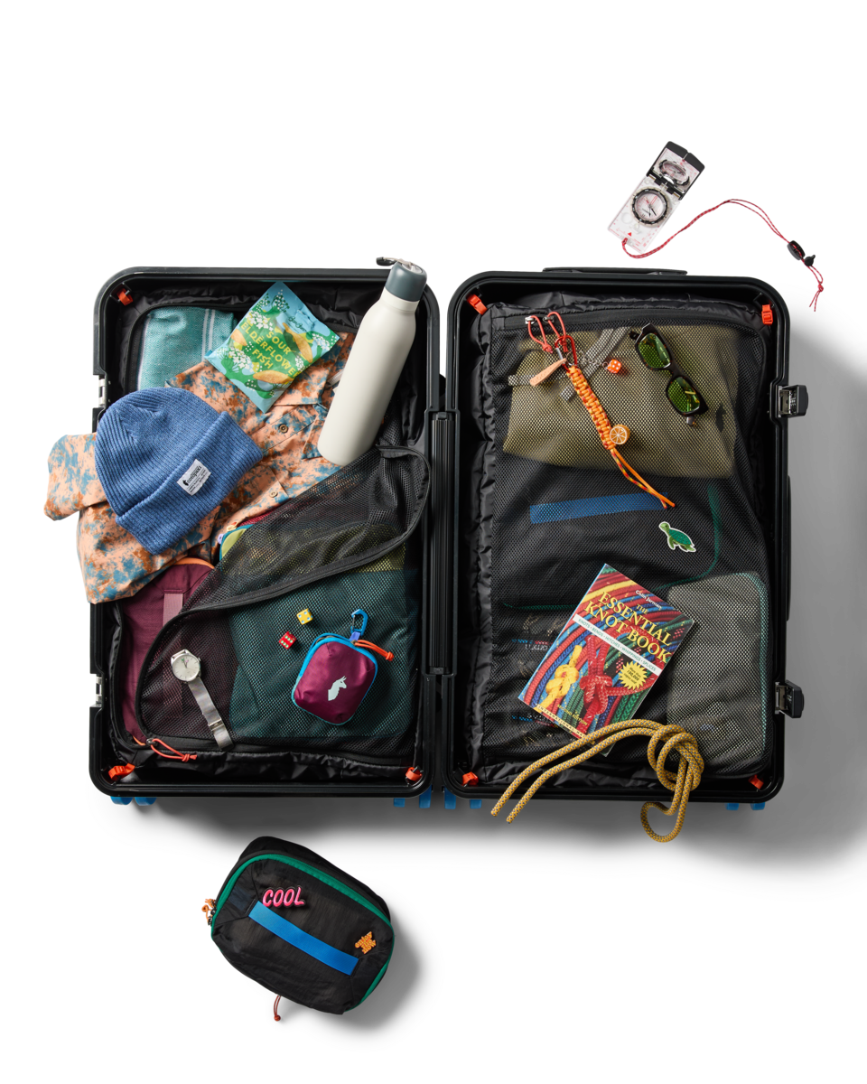 s26-u-coraza-suitcase-medium-checked-cotopaxi-black-vip-lf.png